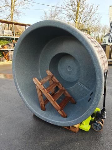 hottub beschikbaar voor biedingen
