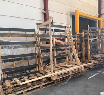Hout - Onbehandeld in palletvorm beschikbaar voor biedingen