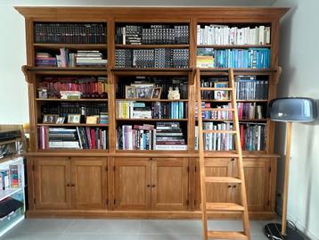 Boekenkast / bibliotheekkast / bureaukast in teak beschikbaar voor biedingen