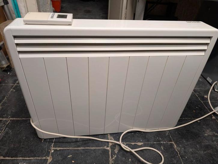 ATERNO XR radiator van 1500 watt

Bij milde hitte, Doe-het-zelf en Bouw, Verwarming en Radiatoren, Zo goed als nieuw, Radiator