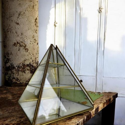 Vintage mini serre / vitrine / etagere in piramide vorm, Antiek en Kunst, Antiek | Overige Antiek, Ophalen of Verzenden