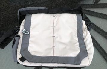 Beige schoudertas BBB beschikbaar voor biedingen