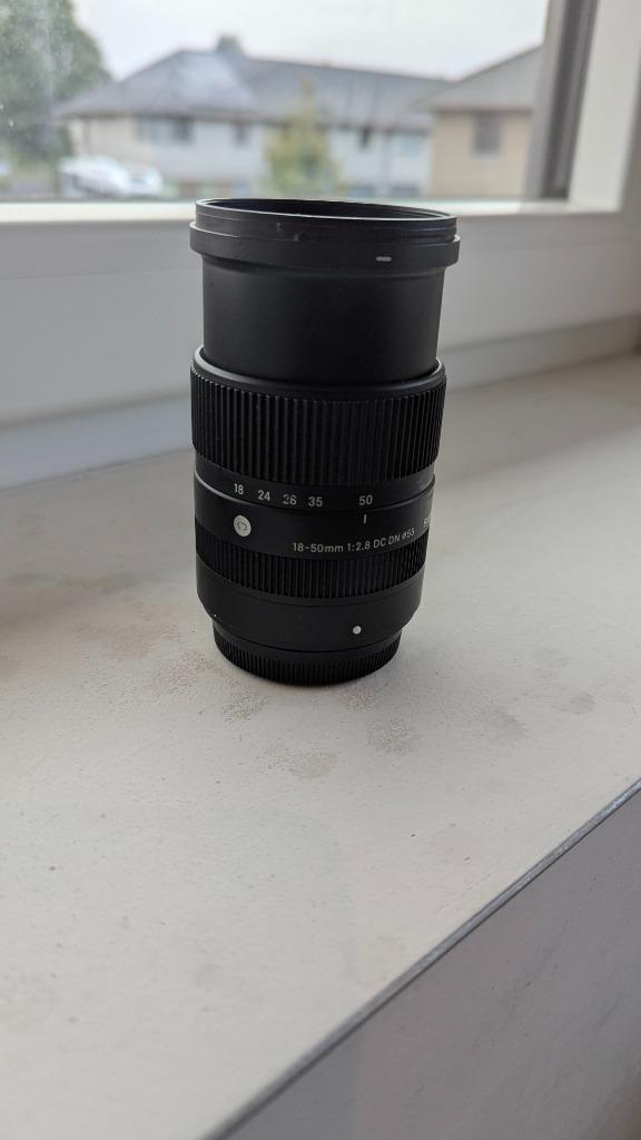 Sigma 18-50mm F/2.8 DC DN Contemporary Fujifilm X, Audio, Tv en Foto, Foto | Lenzen en Objectieven, Zo goed als nieuw, Standaardlens