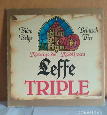 Kartonnen reclame van LEFFE.  beschikbaar voor biedingen