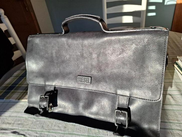 lederen boekentas Diesel, Handtassen en Accessoires, Tassen | Schooltassen, Zo goed als nieuw, Aktetas of Boekentas, 30 tot 40 cm