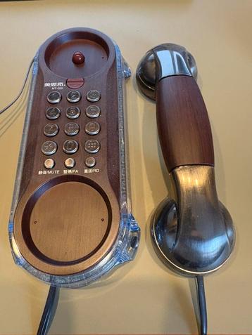 Compacte vaste telefoon met retrolook en ledverlichting beschikbaar voor biedingen