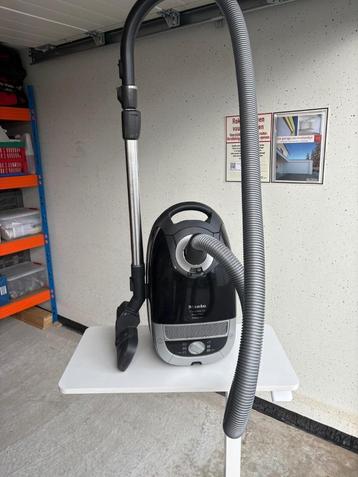 Miele C2 stofzuiger ,in perfecte staat !! beschikbaar voor biedingen