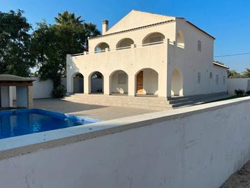 JOUW PRIVÉ-OASE IN CATRAL, ALICANTE WACHT OP JOU beschikbaar voor biedingen
