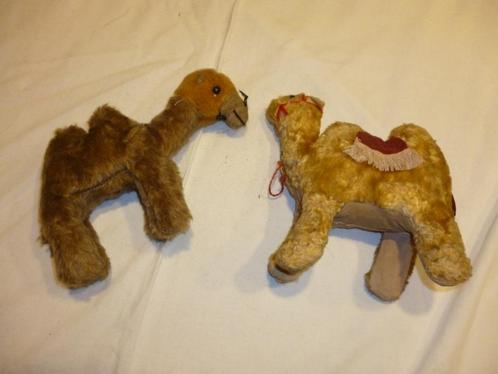 2 oude peluches pluches kamelen oud speelgoed vintage stro, Verzamelen, Beren en Cherished Teddies, Ophalen of Verzenden