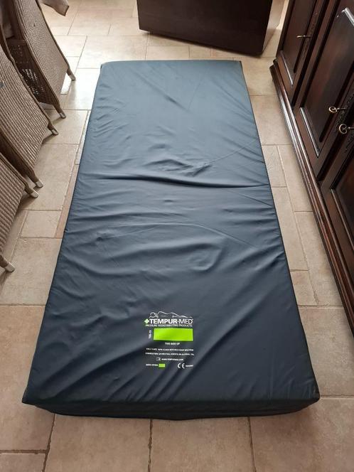 Tempur zorgmatras met hoes, Huis en Inrichting, Slaapkamer | Matrassen en Bedbodems, Zo goed als nieuw, Matras, 90 cm, 200 cm