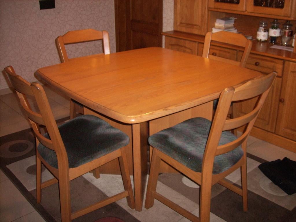 table de cuisine avec 4 chaises, Enlèvement