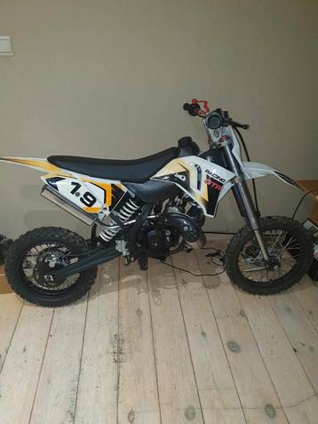 Bonjour vend une copie ktm pour enfant et un quad enfant 