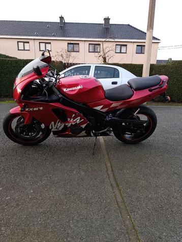 A vendre ZX6R Ninja de 1998 beschikbaar voor biedingen