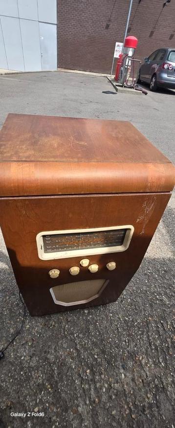 Ancien meuble avec radio et tourne disque, Enlèvement