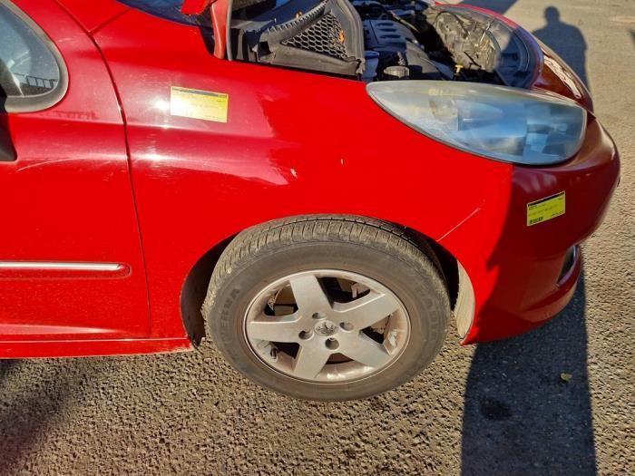 Aile avant droite d'un Peugeot 207 (KKNB), Autos : Pièces & Accessoires, Carrosserie & Tôlerie, Peugeot, Utilisé, 3 mois de garantie