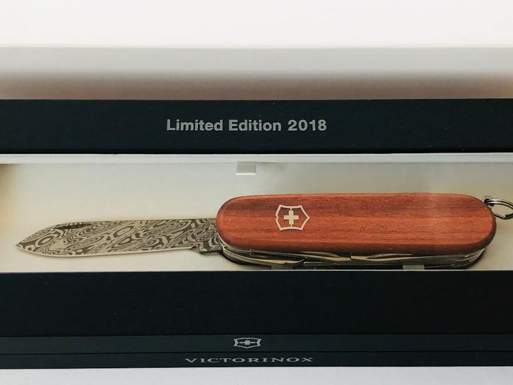 VICTORINOX Damast 2018 DELUXE TINKER Wood Swiss LIMITED, Caravans en Kamperen, Kampeergereedschap, Nieuw, Ophalen of Verzenden