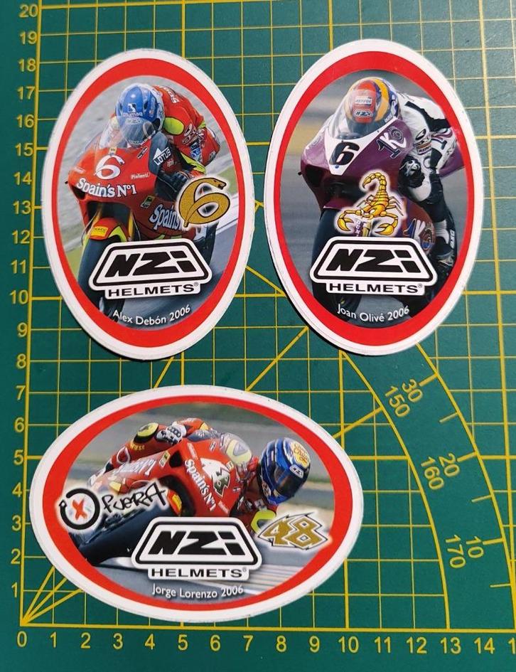 Lot 3x stickers NZI moto helm 125cc-250cc Lorenzo Aprilia, Collections, Autocollants, Enlèvement ou Envoi
