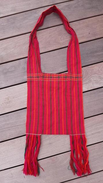 Sac brodé ligné rouge-rose-orange beschikbaar voor biedingen