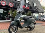Vespa Snorscooter Primavera 50 | Demo | 210km Nieuwstaat Ful, Fietsen en Brommers, Gebruikt, R
r  r, Benzine, Vespa