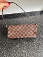 Clutch Louis Vuitton, Handtassen en Accessoires, Tassen | Schoudertassen, Bruin, Zo goed als nieuw, Leer, Ophalen