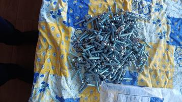 Zelfborende schroeven (Fabco's) beschikbaar voor biedingen