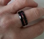 Zwarte stalen ring, binnenkant regenboogkleuren en streep, 20 ou plus grands, Femme ou Homme, Fer ou Acier, Comme neuf