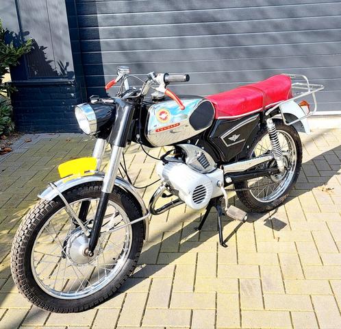 Le hangar à cyclomoteurs Zundapp 517-05 trouve une ancienne, Vélos & Vélomoteurs, Cyclomoteurs | Oldtimers & Ancêtres, Autres marques