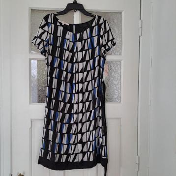 vrolijk jurkje met geometrische print beschikbaar voor biedingen