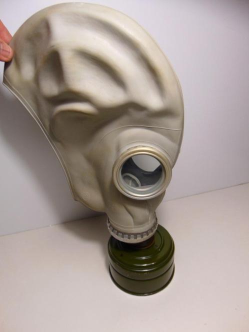 Russische gasmaskers zwart en wit rubber, Verzamelen, Militaria | Algemeen, Landmacht, Overige typen, Ophalen of Verzenden