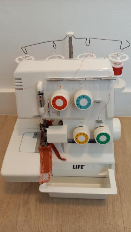 Life overlockmachine, zo goed als nieuw + garantie, Hobby en Vrije tijd, Naaimachines en Toebehoren, Zo goed als nieuw, Lockmachine