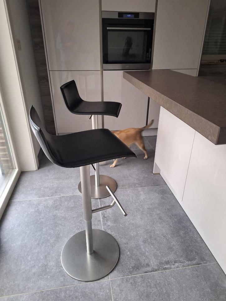 Lapalma design Thin barkruk RVS frame/Leer zwart 2 stuks, Huis en Inrichting, Barkrukken, Zo goed als nieuw, 60 tot 90 cm, Leer
