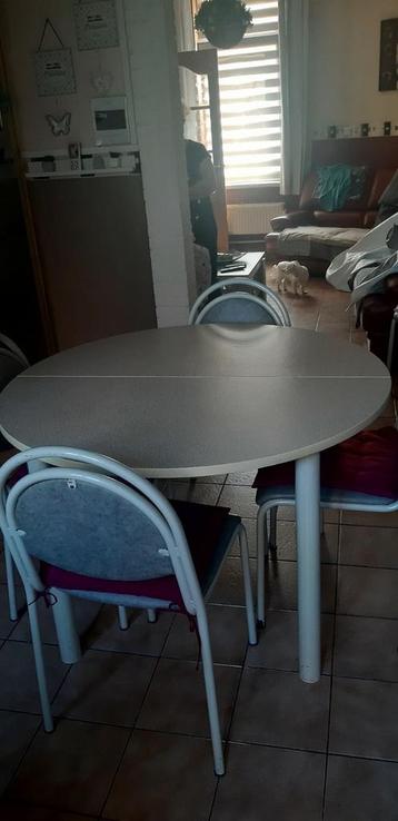 Table de cuisine  et 4 chaises   1m10  allongable, Enlèvement, Utilisé