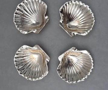 4 verzilverde schaaltjes in schelpvorm beschikbaar voor biedingen
