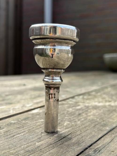 Mahillon Bas / Tuba mondstuk met kleine stift, Muziek en Instrumenten, Blaasinstrumenten | Tuba's, Gebruikt, Tuba in si bemol