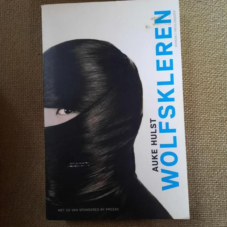 WOLFSKLEREN - AUKE HULST - BOEK + CD, Boeken, Fantasy, Ophalen of Verzenden
