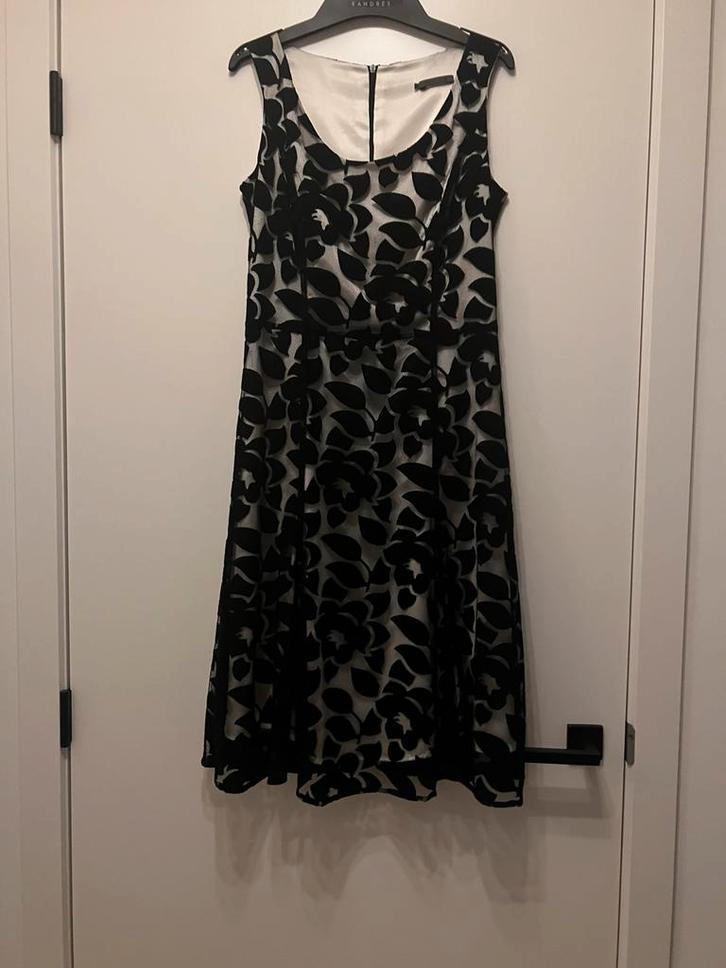 Jurk Xandres/ maat 38/ zwart-wit/ €22, Kleding | Dames, Gelegenheidskleding, Zo goed als nieuw, Maat 38/40 (M), Wit, Ophalen of Verzenden