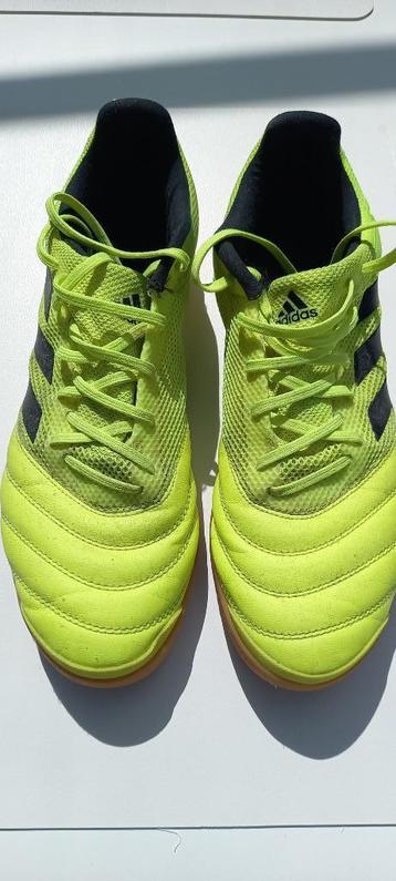 Voetbalschoenen Adidas beschikbaar voor biedingen