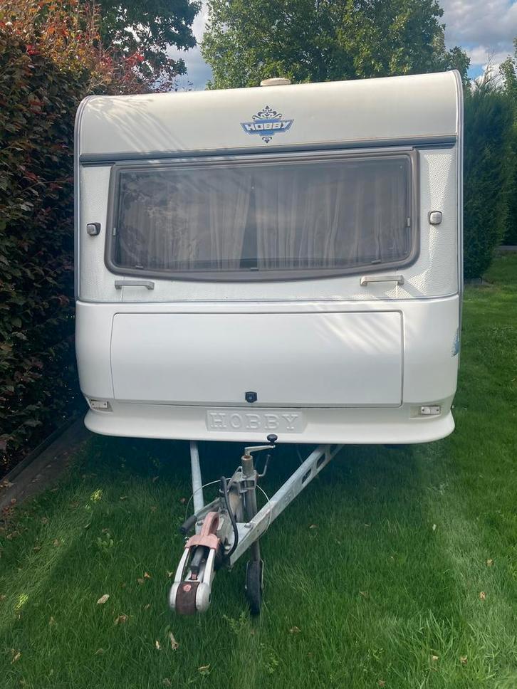 Hobby 470, Caravans en Kamperen, Caravans, Particulier, tot en met 4, 1250 - 1500 kg, Rondzit, Hobby, Dwarsbed, Omvormbare zithoek