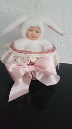 Anne Geddes konijntje in mandje, Verzamelen, Poppen, Ophalen of Verzenden, Zo goed als nieuw