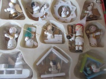 Houten kerstfiguurtjes , nieuwe staat ,  in origenele doos beschikbaar voor biedingen