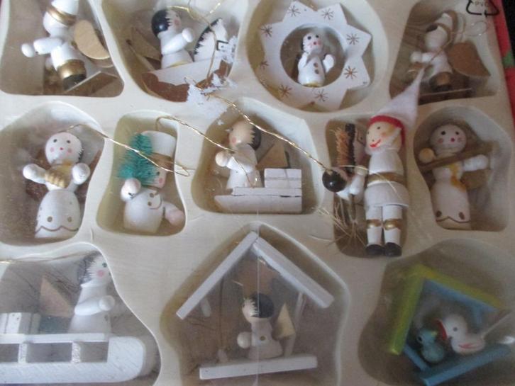 Houten kerstfiguurtjes , nieuwe staat ,  in origenele doos, Diversen, Kerst, Nieuw, Ophalen of Verzenden