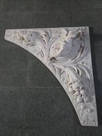 Ornament in gips met engeltje en bloemen  60 X 60 cm, Antiek en Kunst, Ophalen