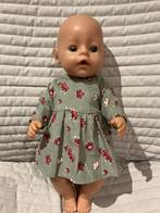 395. Babyborn: Nieuw groen ribfluwelen jurkje met kroontjes, Ophalen of Verzenden, Nieuw, Babypop