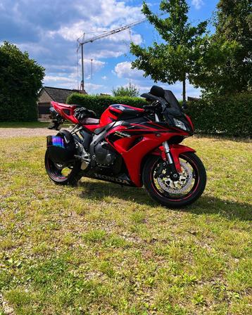Honda fireblade sc57 beschikbaar voor biedingen