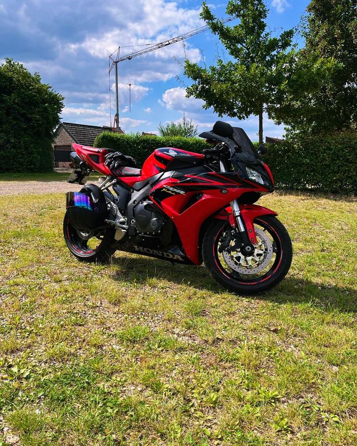 Honda fireblade sc57, Motoren, Motoren | Honda, Particulier, Super Sport, meer dan 35 kW, 4 cilinders, Motorrijbewijs A, LED Verlichting