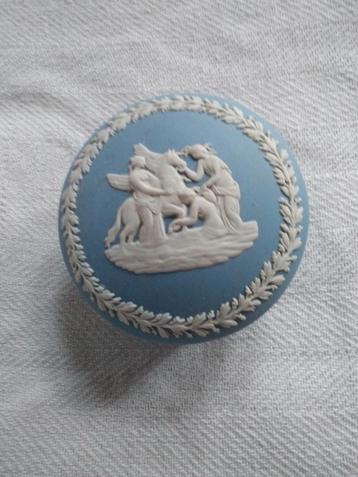 Boîte en porcelaine de Wedgwood beschikbaar voor biedingen