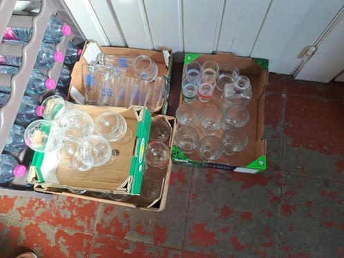 Lot de 45 verres + 1 carafe, Verzamelen, Glas en Drinkglazen, Gebruikt, Borrel- of Shotglas, Ophalen