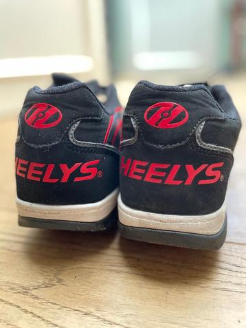 Chaussures à roues HEELYS - 39 / 2 PAIRES: blanche & rouge