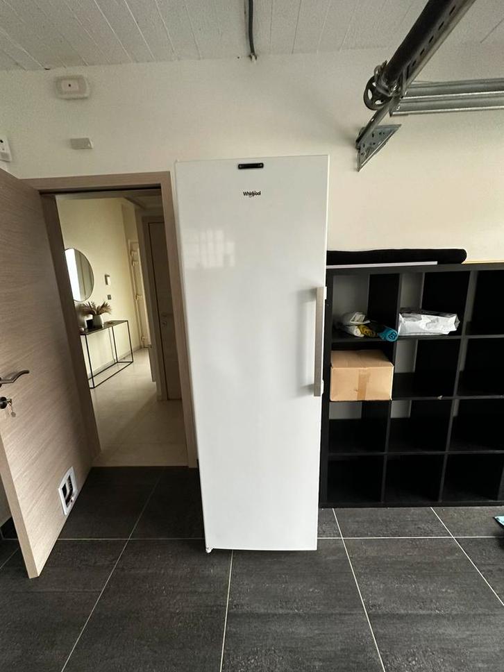 A vendre cause de déménagement, Elektronische apparatuur, Vriezers en Diepvrieskisten, Zo goed als nieuw, Vrieskast, Ophalen