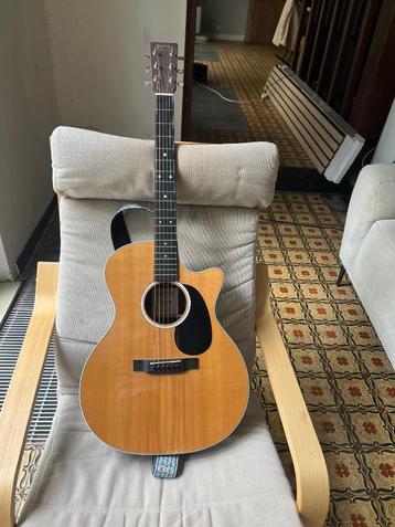 Martin semi-acoustische gitaar beschikbaar voor biedingen